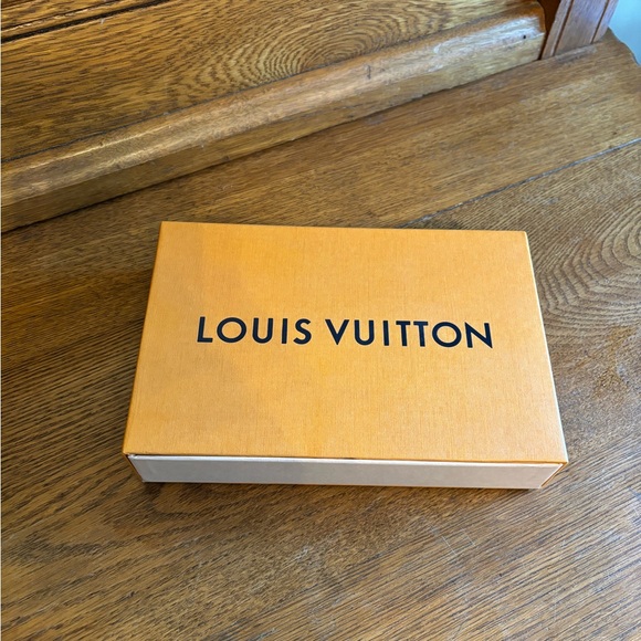 Louis Vuitton authentic silk scarf RARE limited edition print! NEW! - Picture 2 of 5